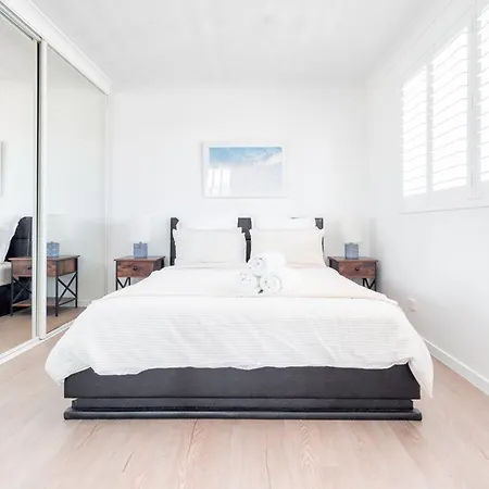 Freshly Renovated Modern Waterfront 1 Bedroom Unit Gold Coast Exterior photo