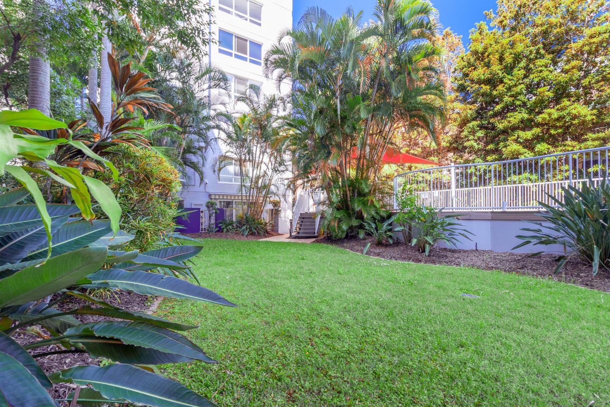 Apartment Freshly Renovated Modern Waterfront 1 Bedroom Unit Gold Coast