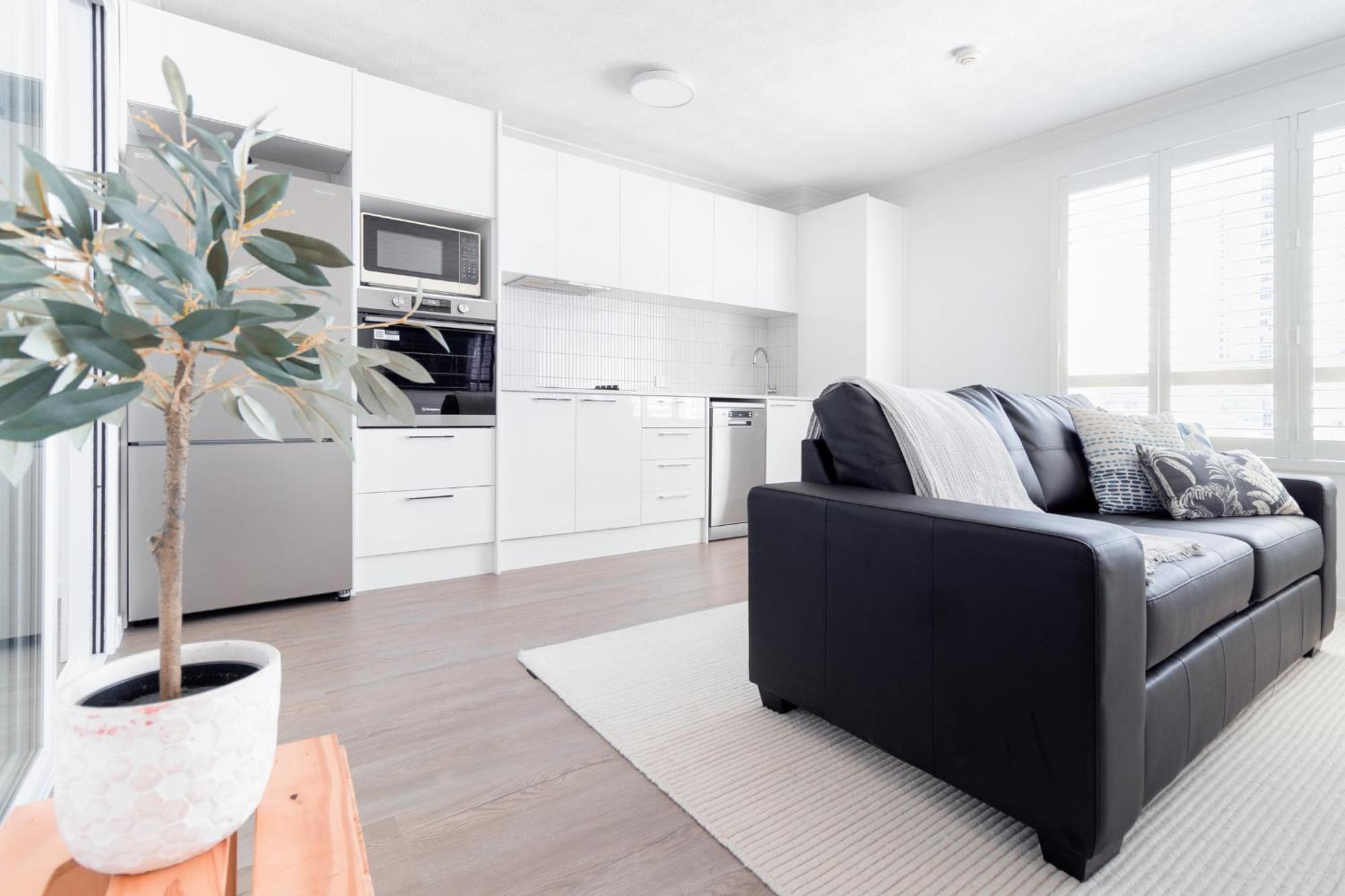 Freshly Renovated Modern Waterfront 1 Bedroom Unit Apartment