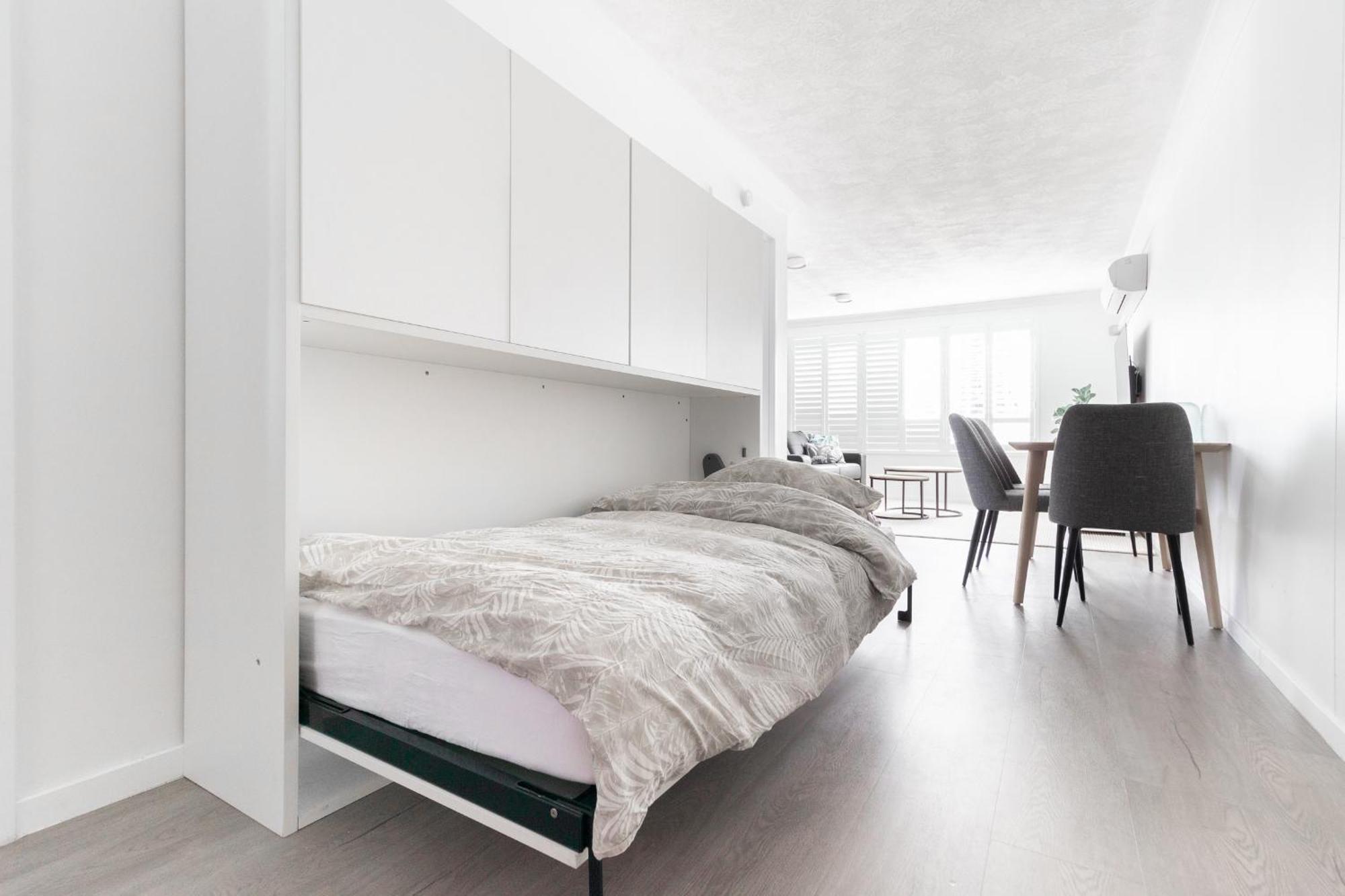 Apartment Freshly Renovated Modern Waterfront 1 Bedroom Unit