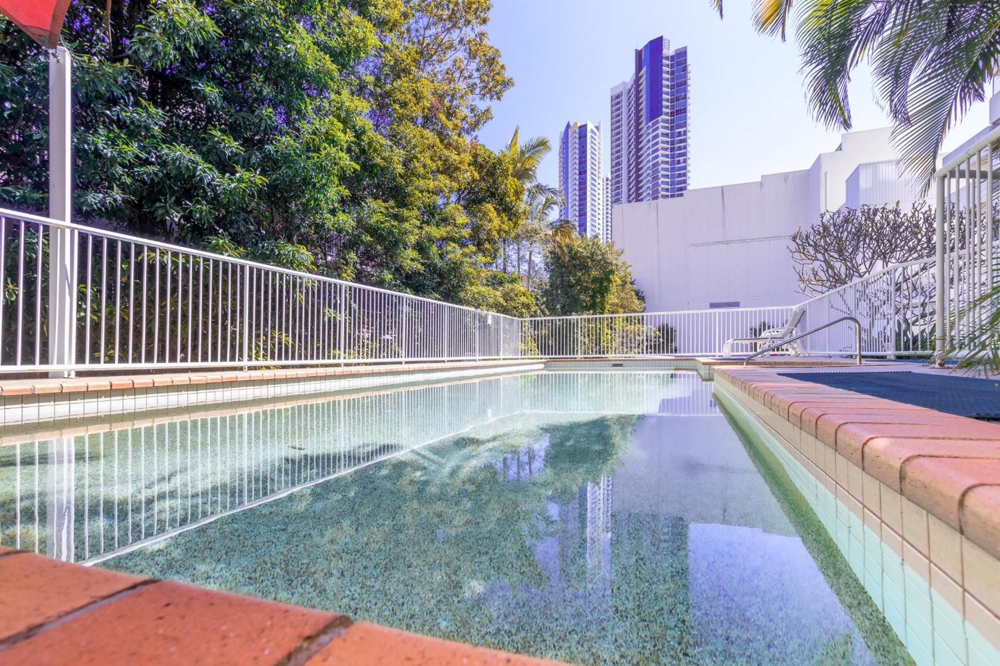 Freshly Renovated Modern Waterfront 1 Bedroom Unit Apartment