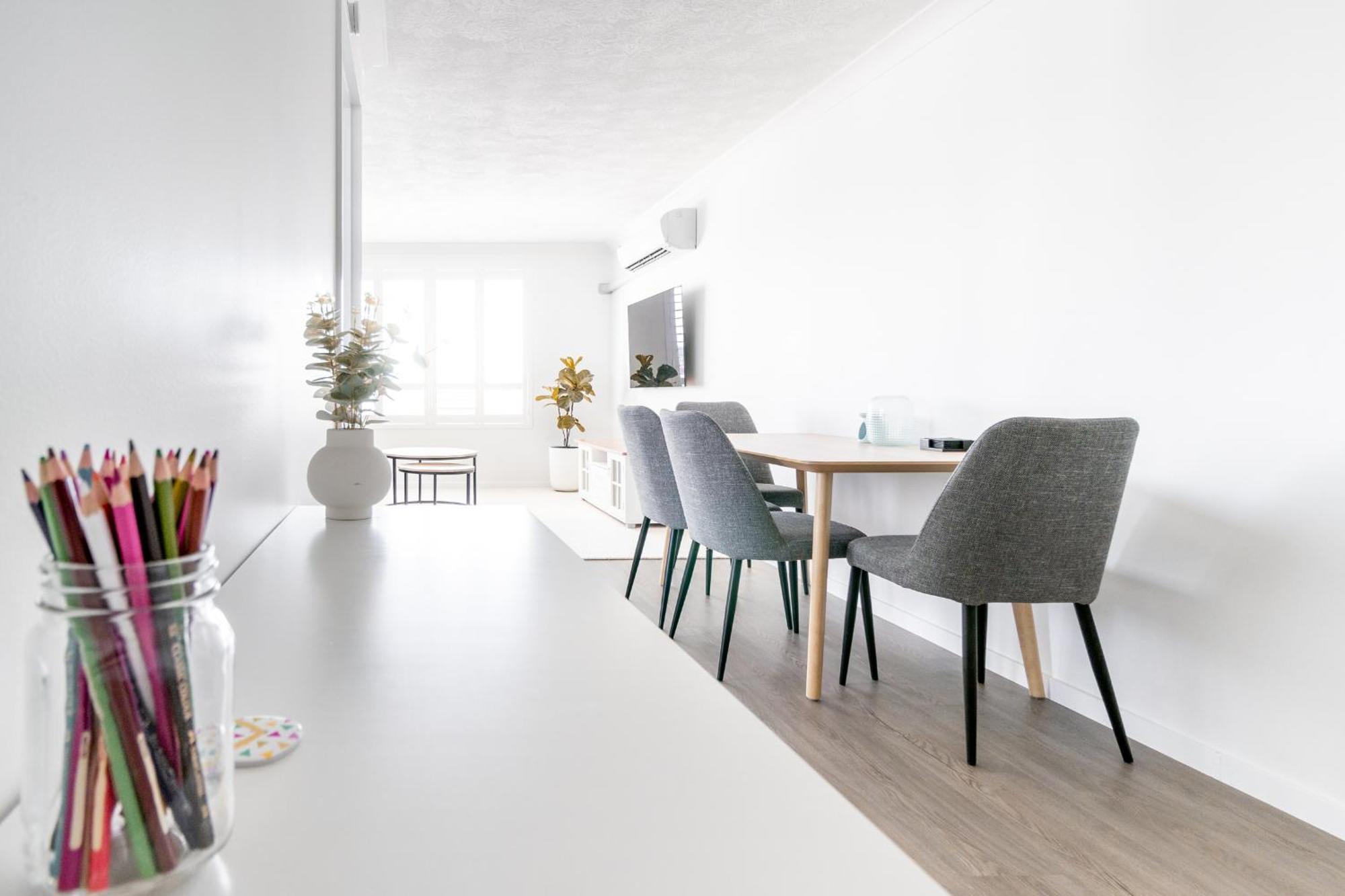 Freshly Renovated Modern Waterfront 1 Bedroom Unit *