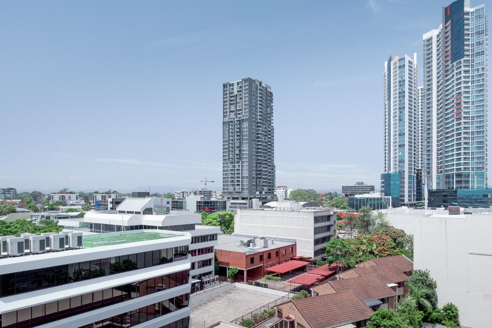 Freshly Renovated Modern Waterfront 1 Bedroom Unit Apartment *